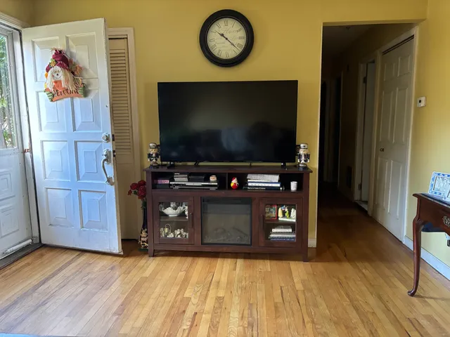 $410,000 | 25 Beechwood Drive, Ansonia, CT 06401