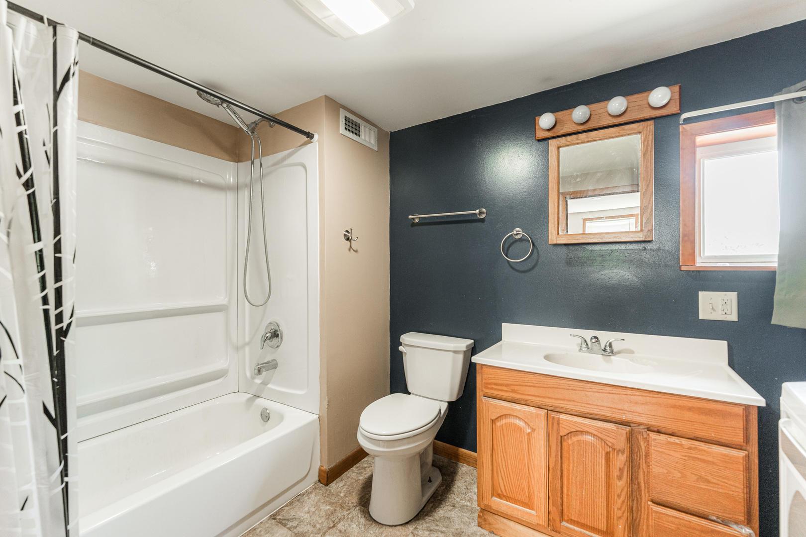 344 Grant Street Sycamore, IL 60178 - Photo 14 of 29 a bathroom with a sink a toilet and a bathtub