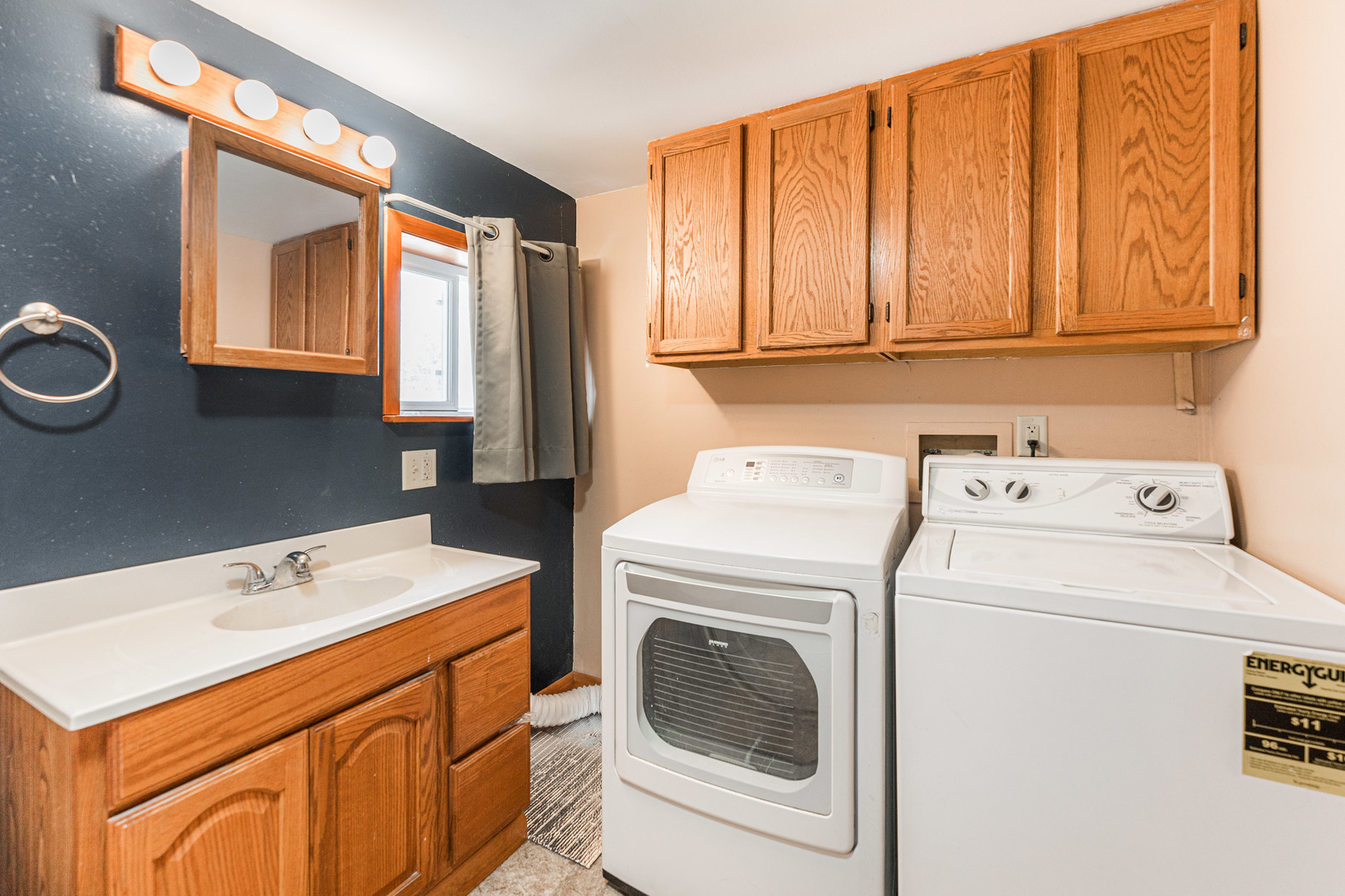 344 Grant Street Sycamore, IL 60178 - Photo 15 of 29 a utility room with dryer and washer