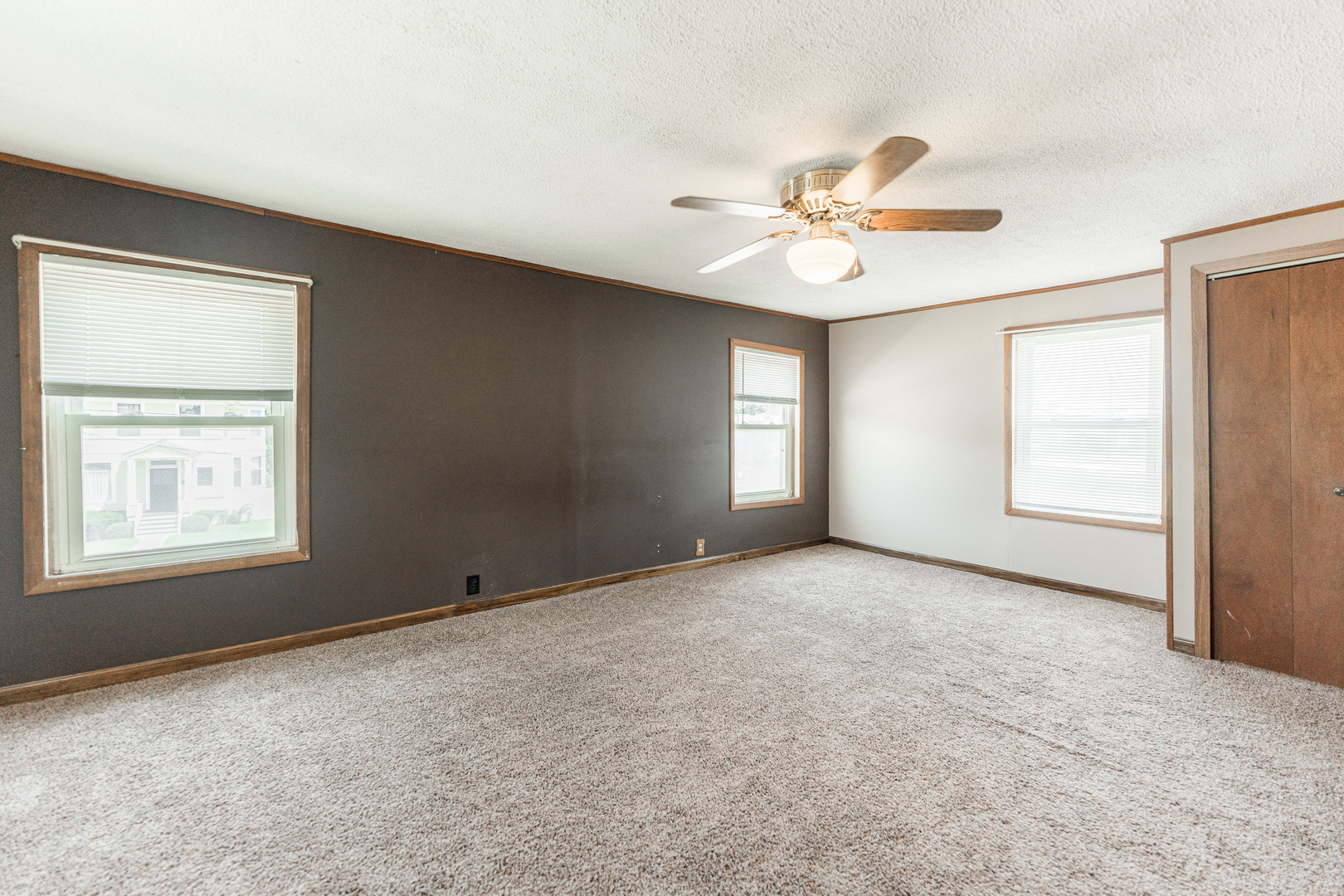 344 Grant Street Sycamore, IL 60178 - Photo 18 of 29 a view of an empty room with a window