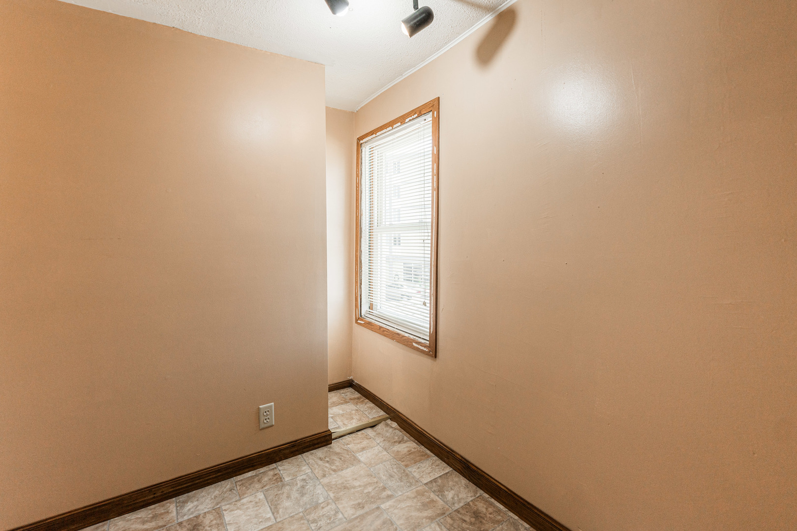 344 Grant Street Sycamore, IL 60178 - Photo 21 of 29 a view of an empty room and window