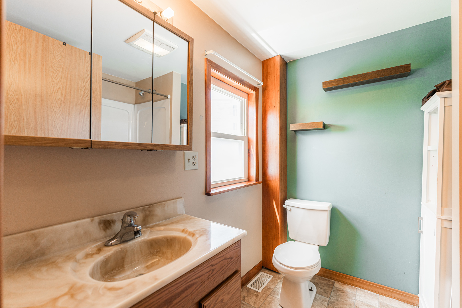 344 Grant Street Sycamore, IL 60178 - Photo 22 of 29 a bathroom with a sink toilet and a mirror