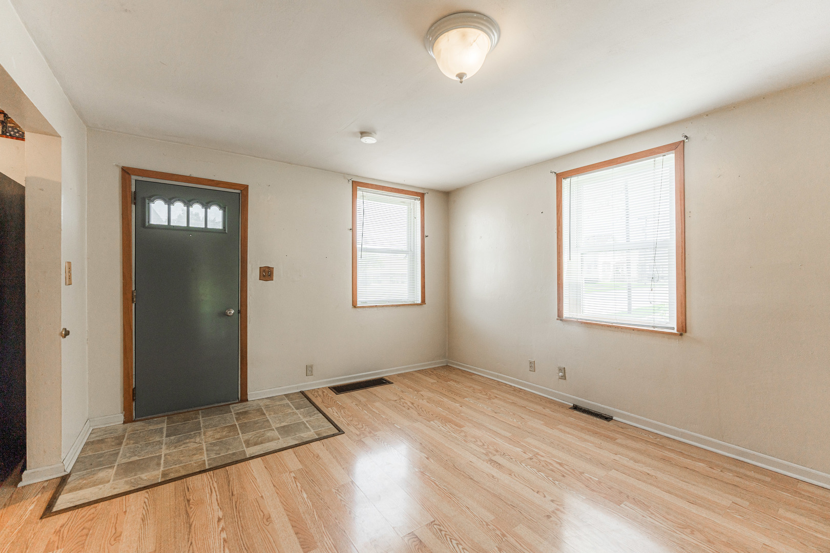 344 Grant Street Sycamore, IL 60178 - Photo 6 of 29 a view of an empty room and window