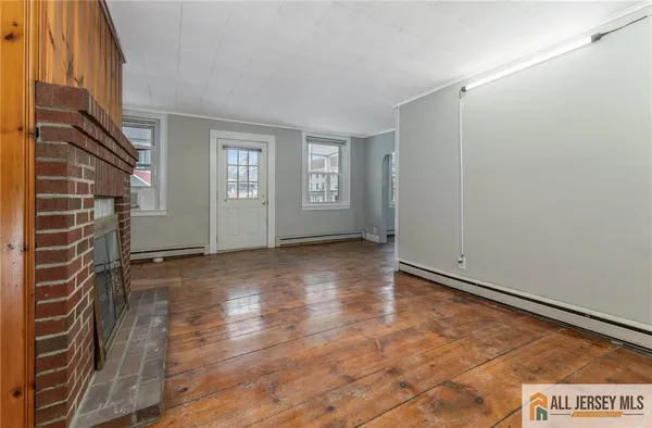 $1,850 | 20 Willow Avenue, Bloomsbury, NJ 08804