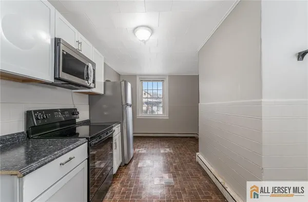 $1,850 | 20 Willow Avenue, Bloomsbury, NJ 08804