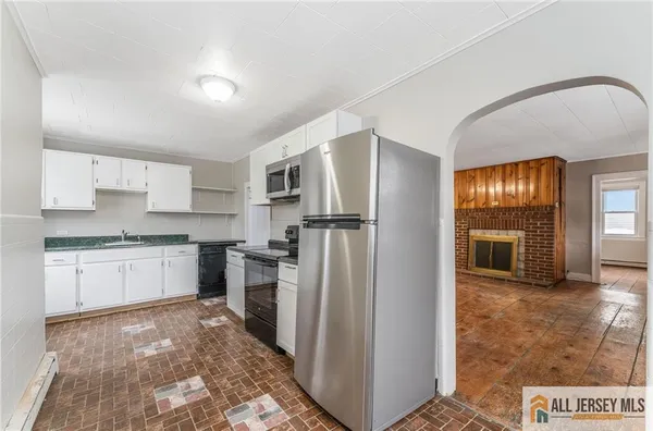 $1,850 | 20 Willow Avenue, Bloomsbury, NJ 08804