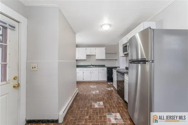 $1,850 | 20 Willow Avenue, Bloomsbury, NJ 08804