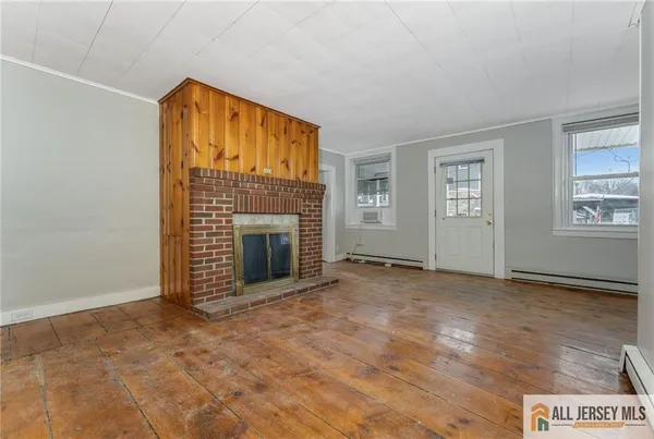 $1,850 | 20 Willow Avenue, Bloomsbury, NJ 08804