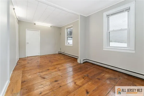 $1,850 | 20 Willow Avenue, Bloomsbury, NJ 08804