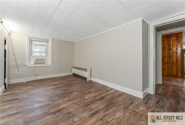 $1,850 | 20 Willow Avenue, Bloomsbury, NJ 08804