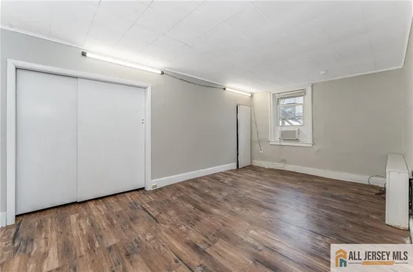 $1,850 | 20 Willow Avenue, Bloomsbury, NJ 08804