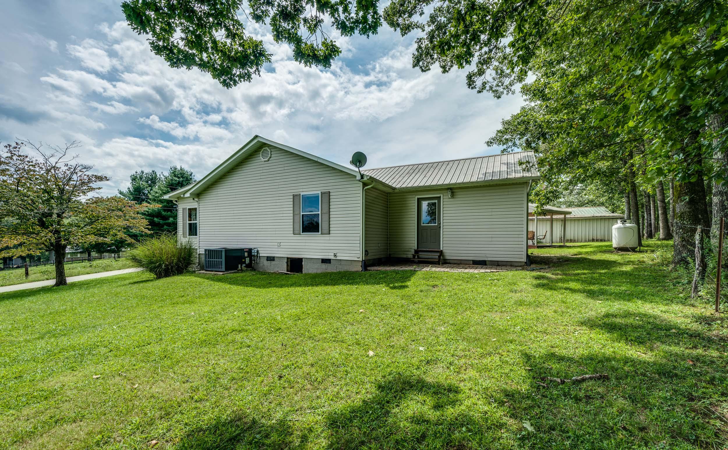 1683 Lloyd Hall Loop Deer Lodge, TN 37726 - Photo 34 of 39 35
