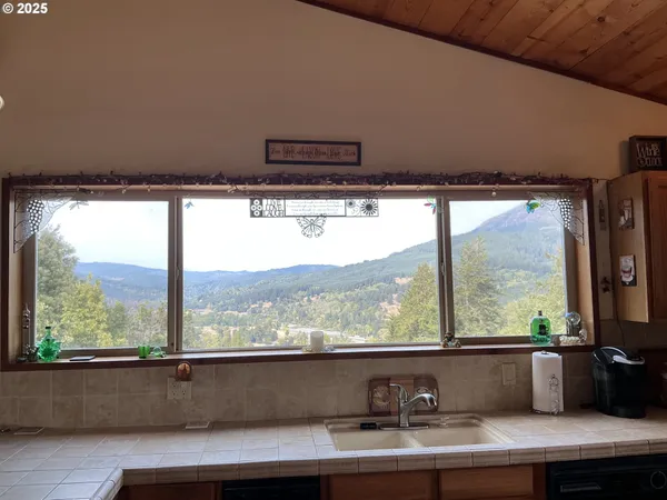 $775,000 | 99608 Chetco River, Brookings, OR 97415
