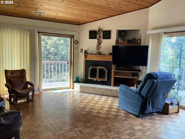 $775,000 | 99608 Chetco River, Brookings, OR 97415