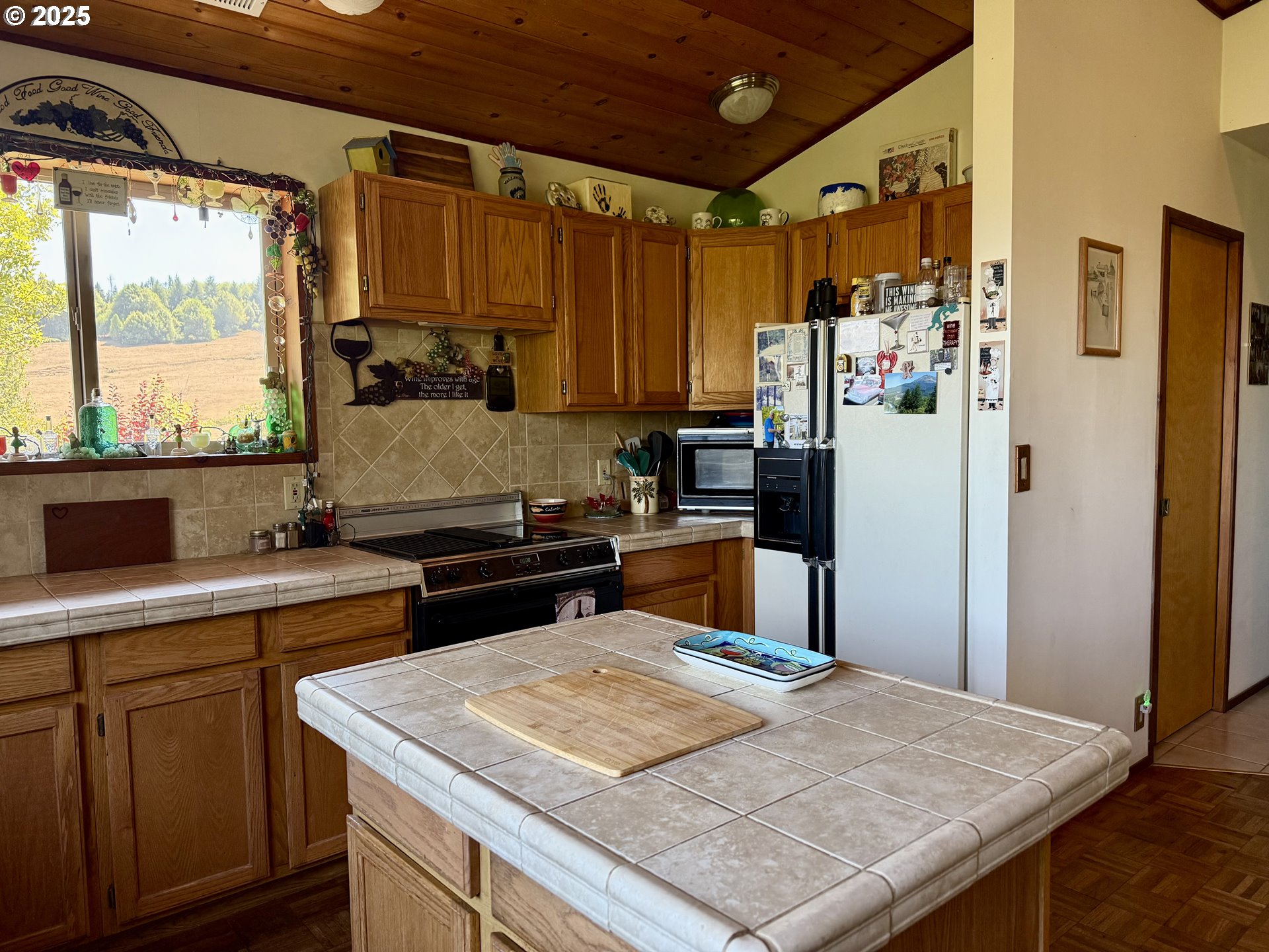 99608 South Bank Chetco Road Brookings, OR 97415 - Photo 7 of 29 Living Room