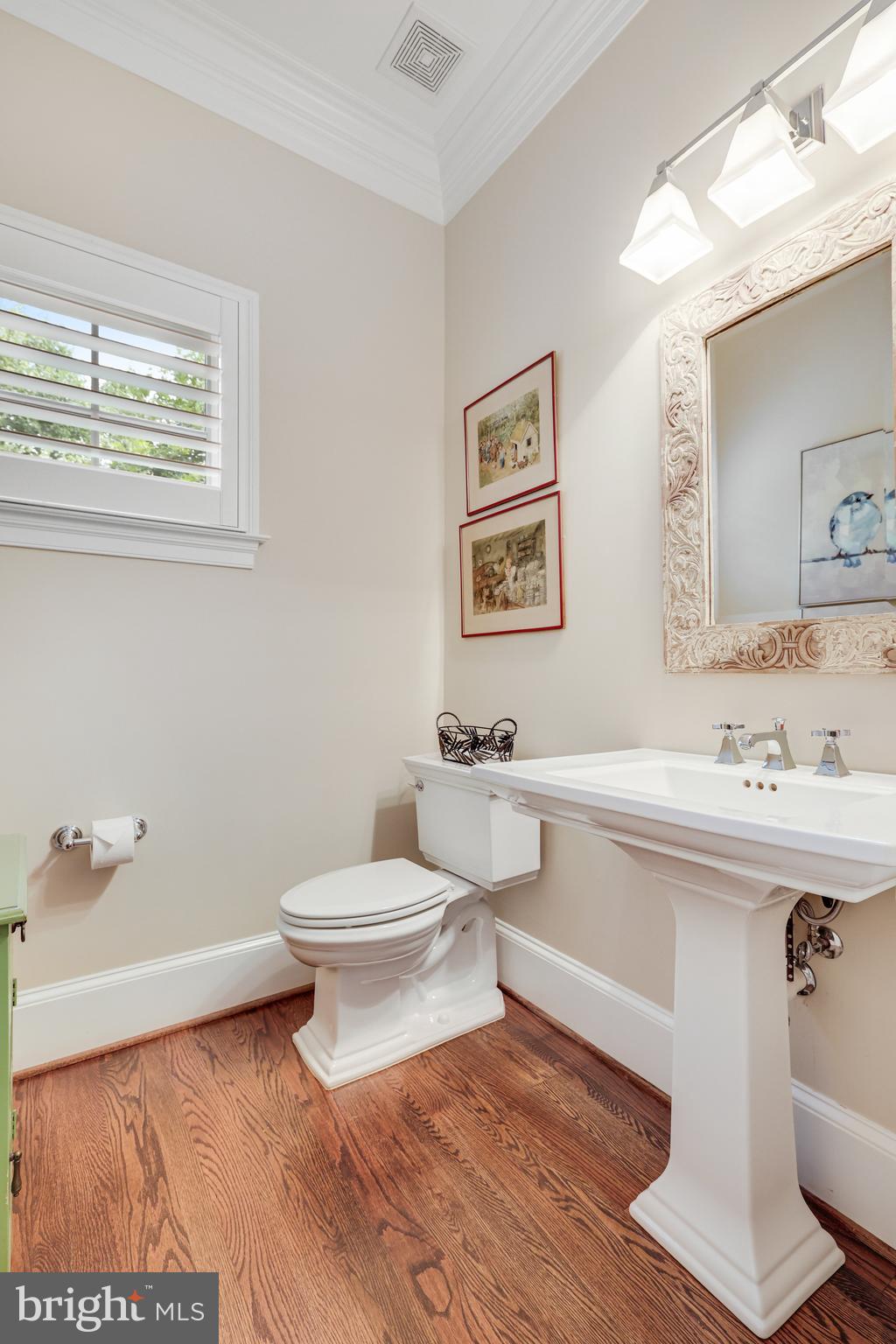 1415 Kurtz Road McLean, VA 22101 - Photo 36 of 129 Powder Room