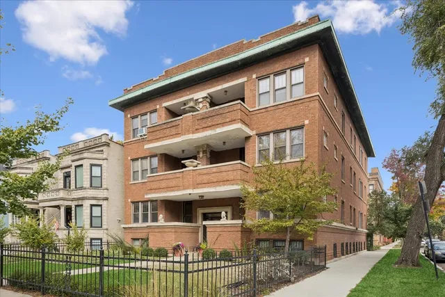 $2,000 | 5902 West Midway Park, Unit 2, Chicago, IL 60644