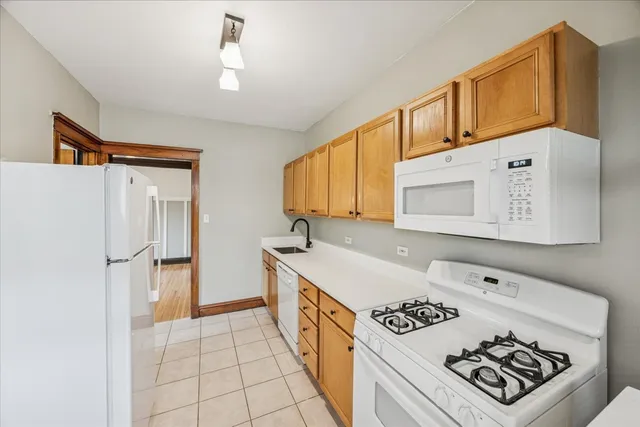 $2,000 | 5902 West Midway Park, Unit 2, Chicago, IL 60644