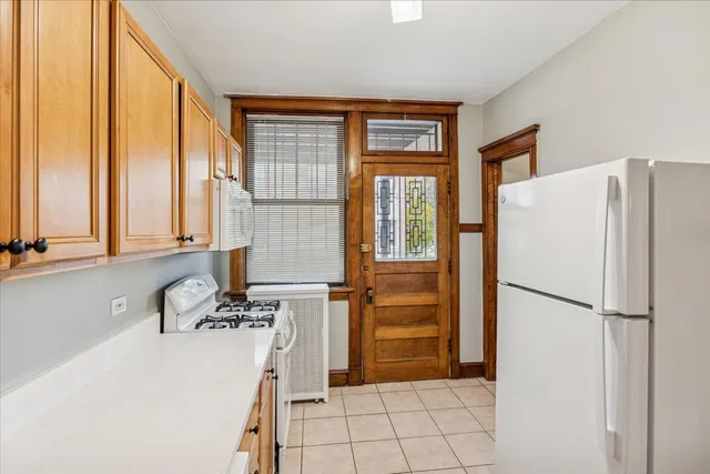 $2,000 | 5902 West Midway Park, Unit 2, Chicago, IL 60644