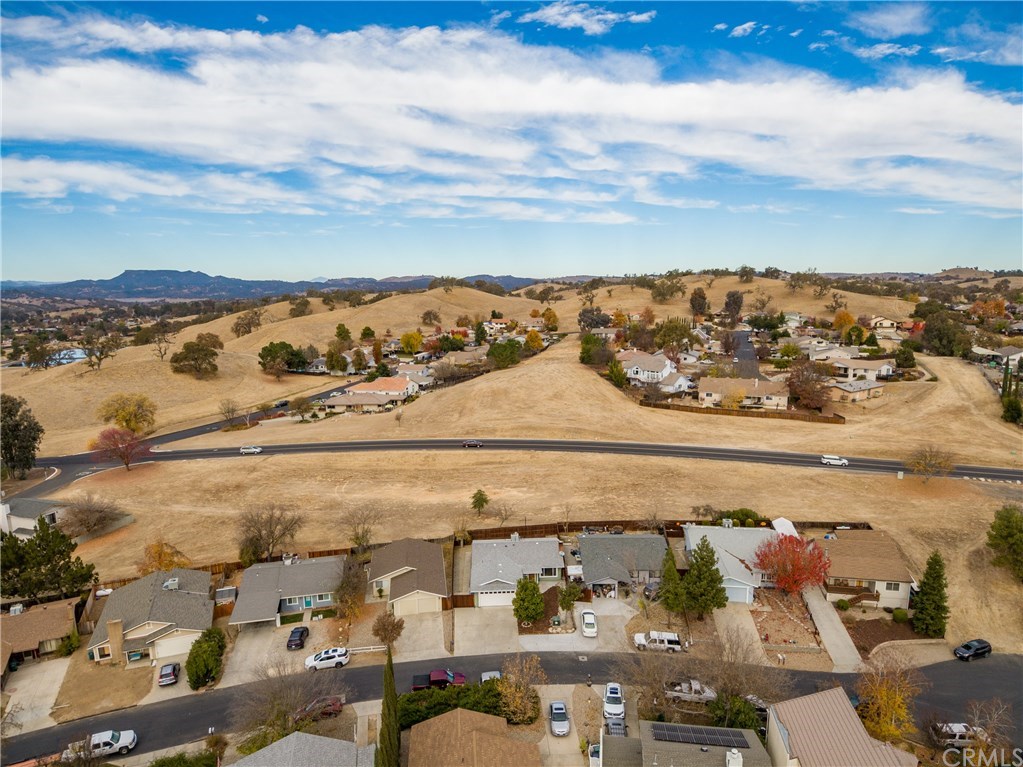 4913 Sparrow Hawk Lane Paso Robles, CA 93446 - Photo 14 of 37
