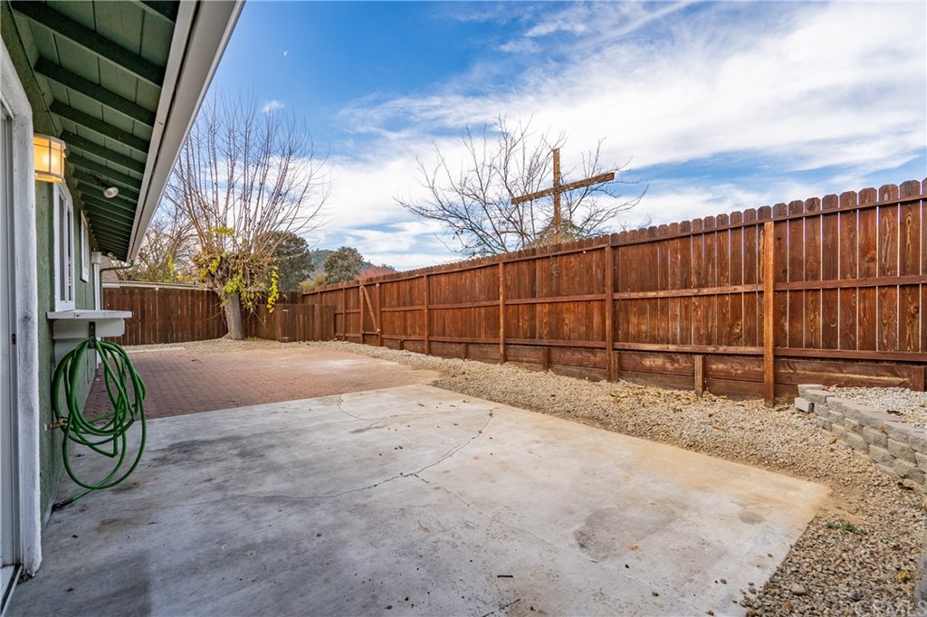4913 Sparrow Hawk Lane Paso Robles, CA 93446 - Photo 34 of 37 Good view of the new fencing..