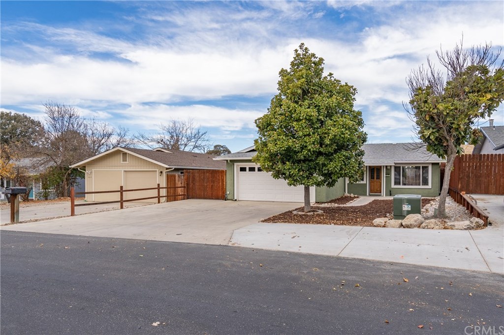4913 Sparrow Hawk Lane Paso Robles, CA 93446 - Photo 6 of 37 Street view of the home shows the mature trees and the surplus of parking areas.