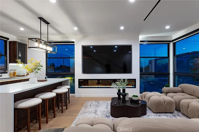 $1,890,000 | 3975 Frances Avenue, Los Angeles, CA 90066