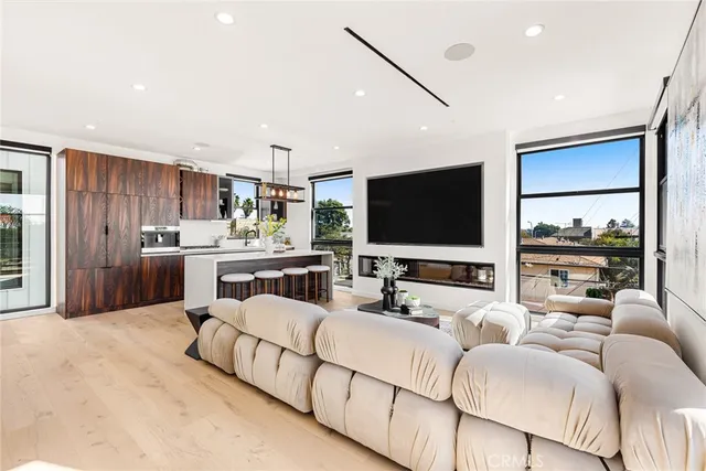 $1,890,000 | 3975 Frances Avenue, Los Angeles, CA 90066