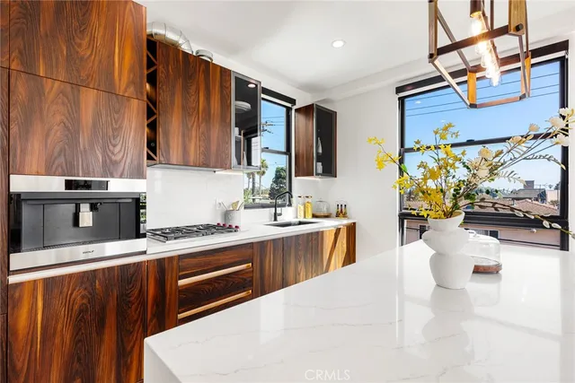 $1,890,000 | 3975 Frances Avenue, Los Angeles, CA 90066