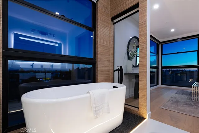 $1,890,000 | 3975 Frances Avenue, Los Angeles, CA 90066