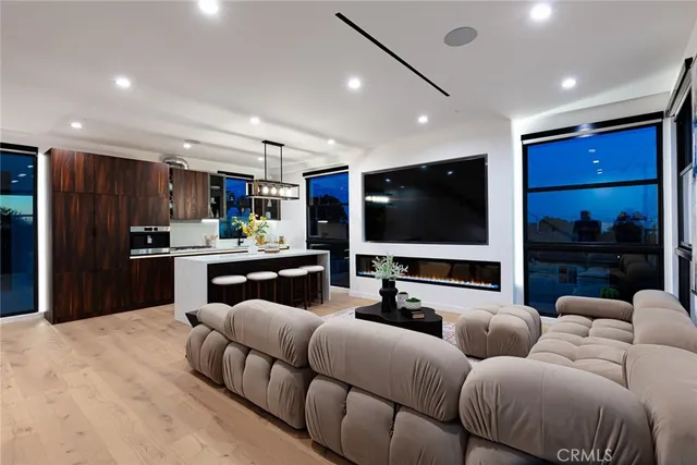 $1,890,000 | 3975 Frances Avenue, Los Angeles, CA 90066