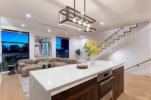 $1,890,000 | 3975 Frances Avenue, Los Angeles, CA 90066