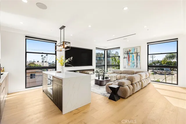$1,890,000 | 3975 Frances Avenue, Los Angeles, CA 90066