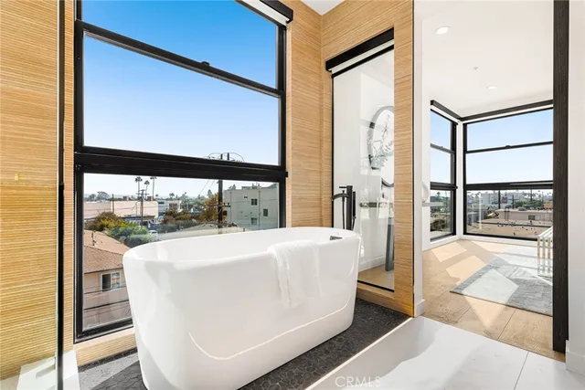 $1,890,000 | 3975 Frances Avenue, Los Angeles, CA 90066