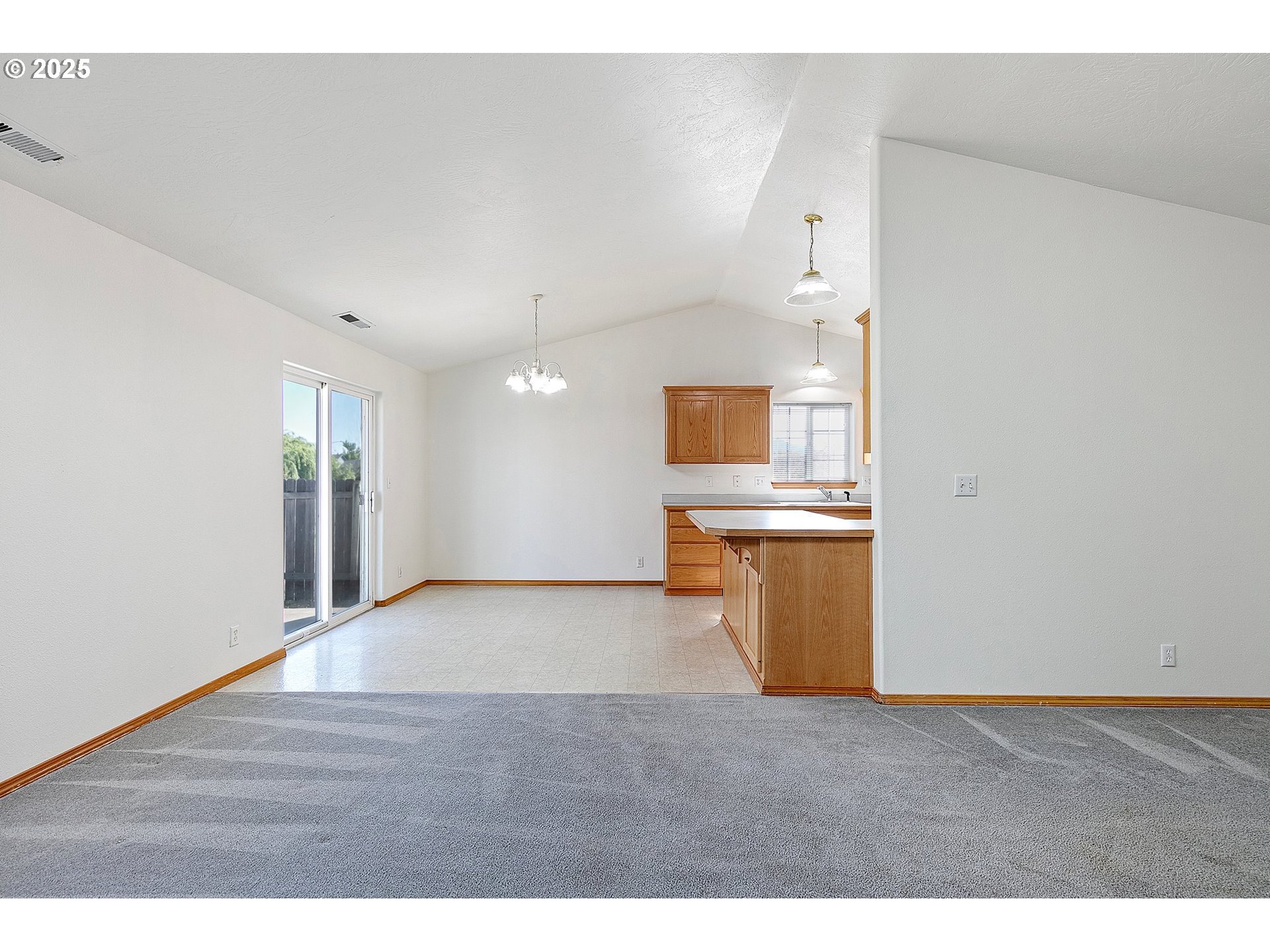 4018 Forsythia Street Springfield, OR 97478 - Photo 8 of 39