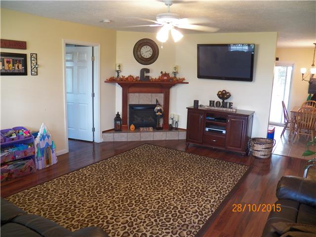 7680 East Gum Road Murfreesboro, TN 37127 - Photo 3 of 14 Beautiful and durable laminate hardwoods throughout...no carpeting here! At approximately 18'x15' in size, the family room is quite large...