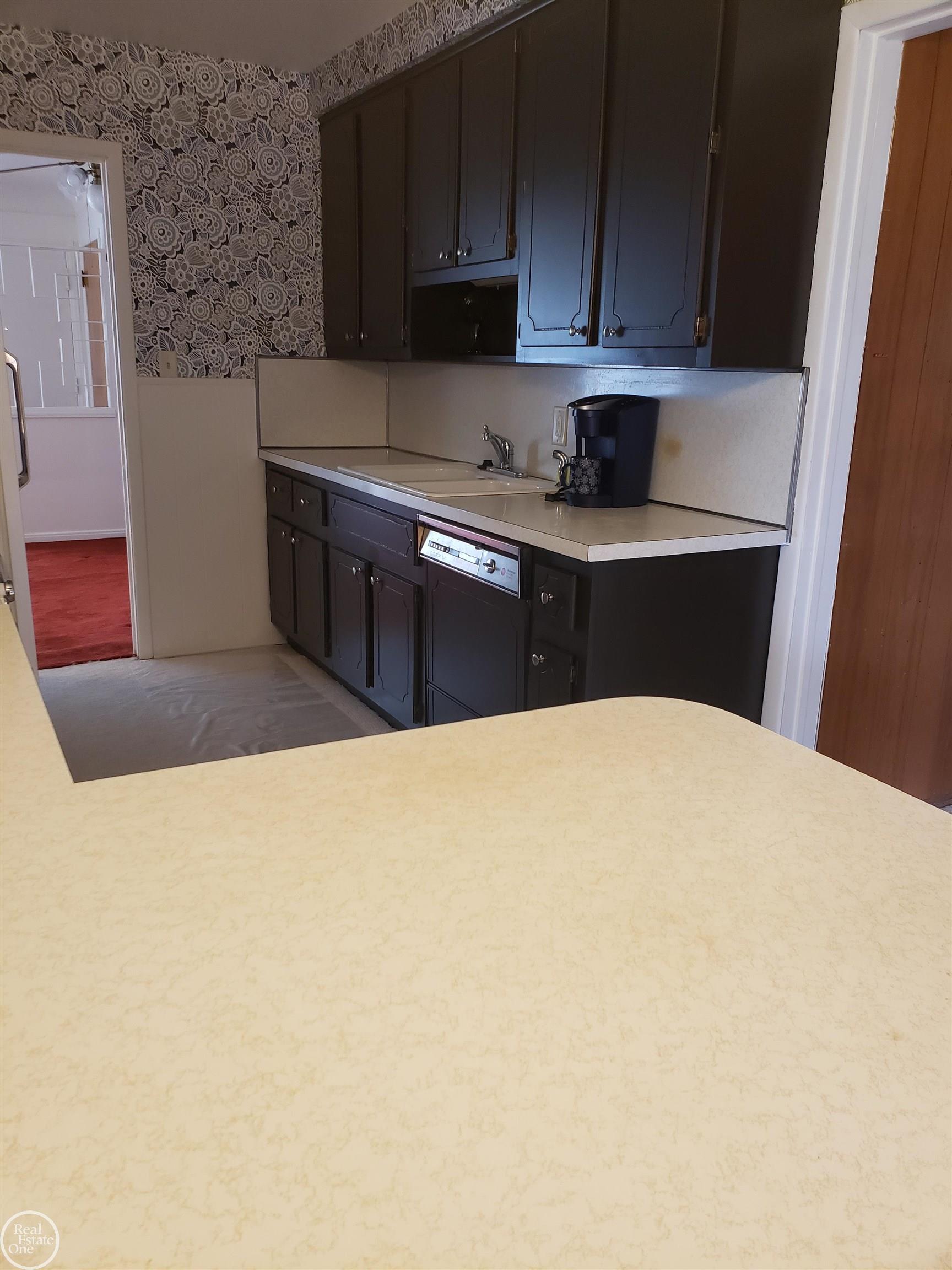 23709 Roxana Avenue Eastpointe, MI 48021 - Photo 4 of 25 Kitchen