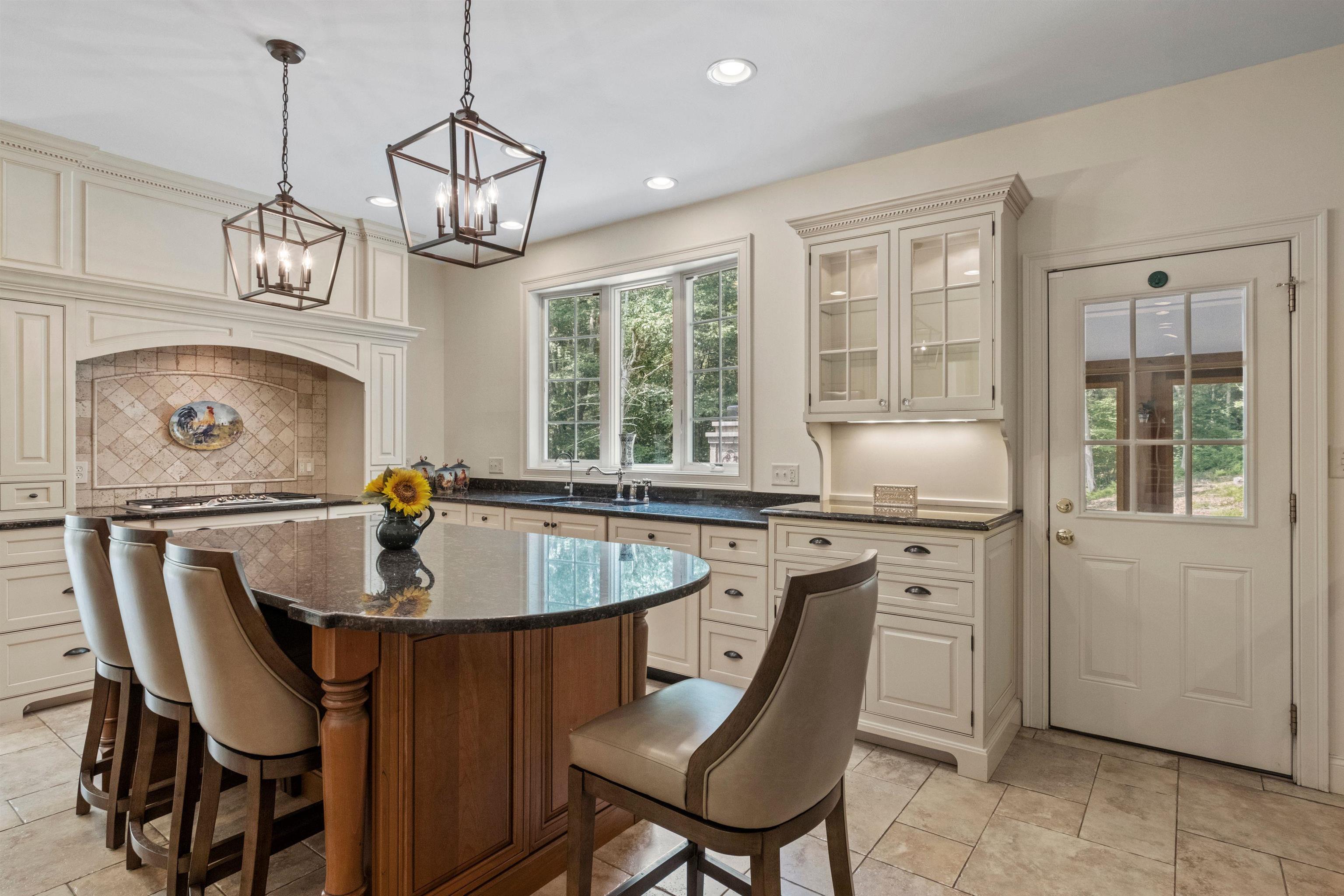 21 Saunders Hill Road New Boston, NH 03070 - Photo 4 of 40