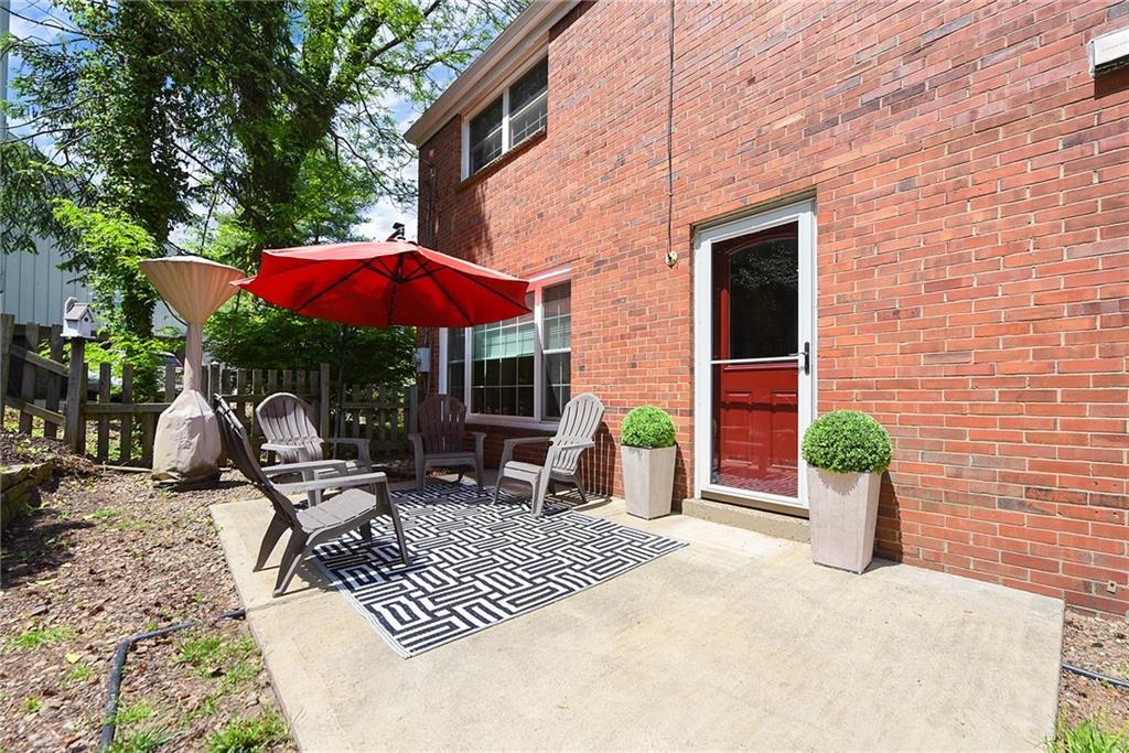 719 Pinetree Road Pittsburgh, PA 15243 - Photo 35 of 35 a view of a chairs and table in the patio