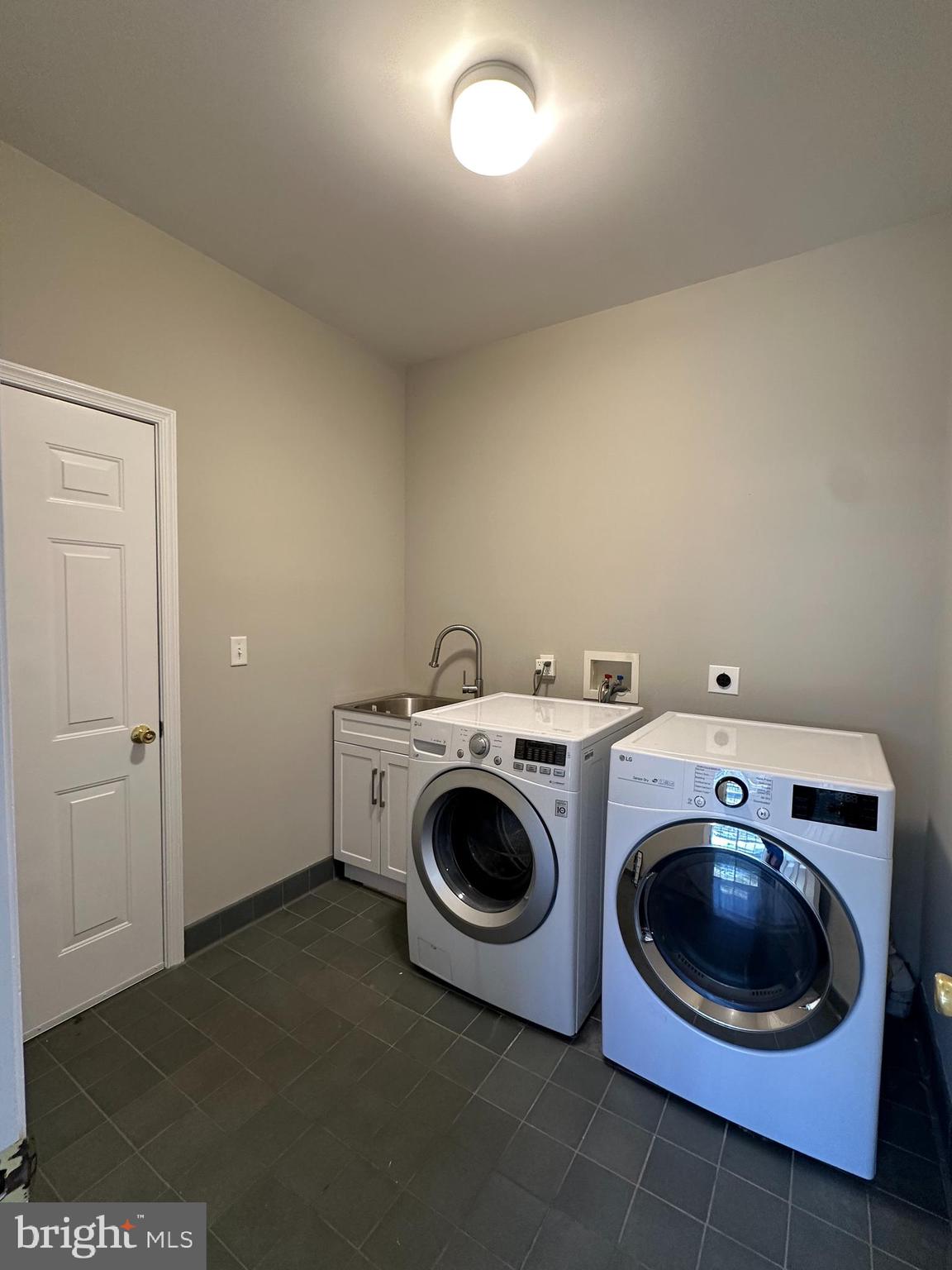 2143 Brackenville Road Hockessin, DE 19707 - Photo 11 of 26 a utility room with dryer and washer