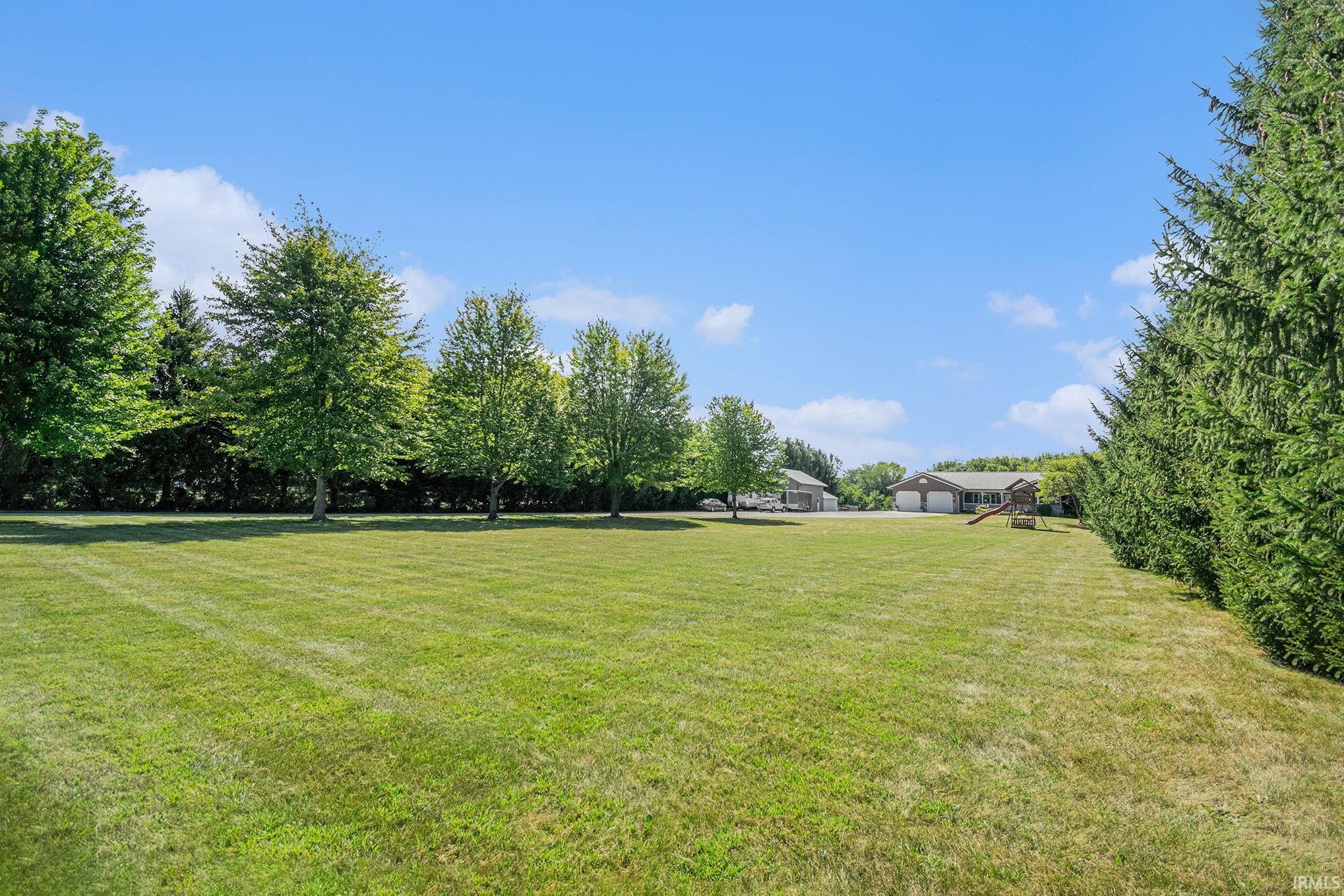 645 12th Road Bourbon, IN 46504 - Photo 4 of 36