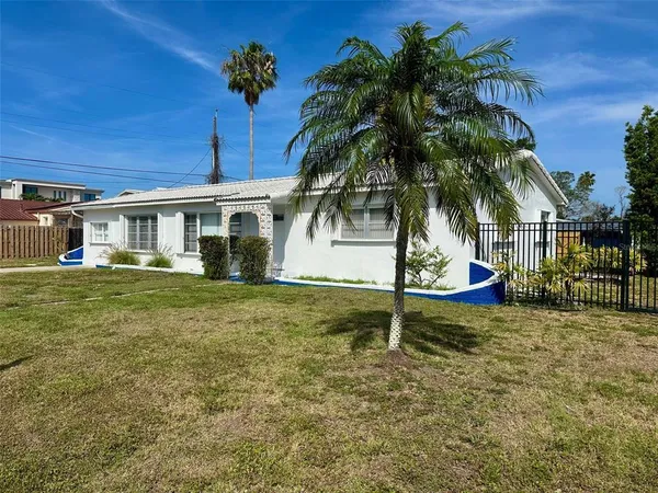$2,975 | 10 158th Avenue, Redington Beach, FL 33708