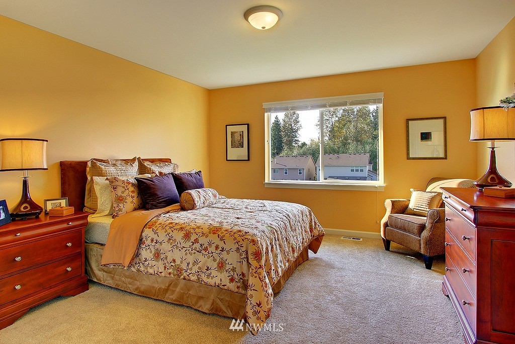 5832 Northeast 7th Place Renton, WA 98059 - Photo 11 of 14 Gallery Image 11