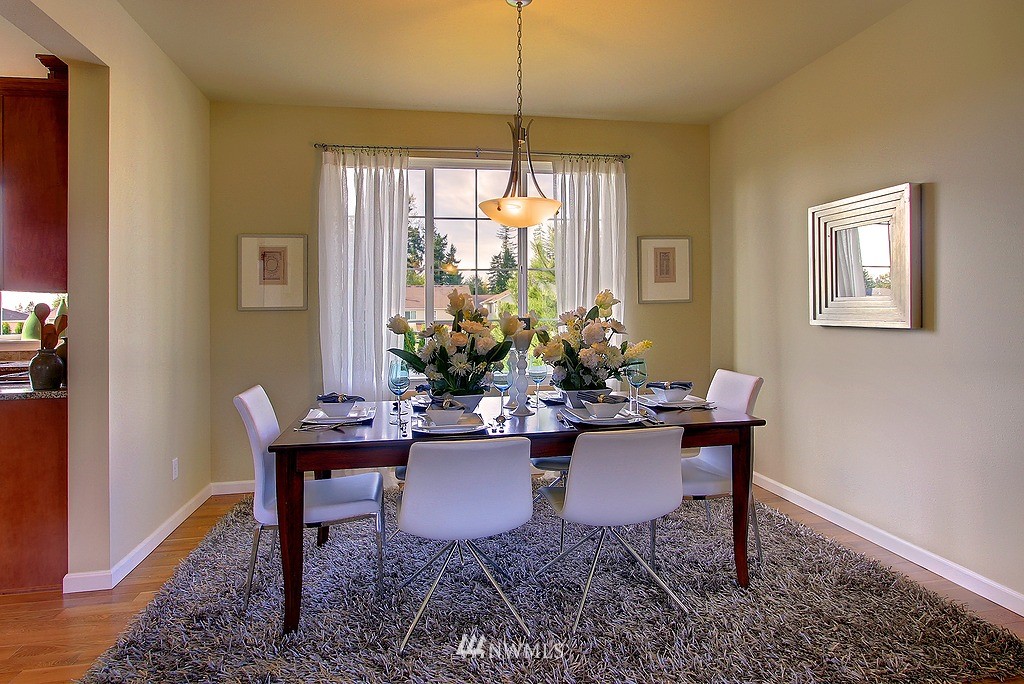 5832 Northeast 7th Place Renton, WA 98059 - Photo 3 of 14 Gallery Image 3