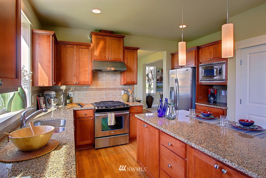 5832 Northeast 7th Place Renton, WA 98059 - Photo 4 of 14 Gallery Image 4