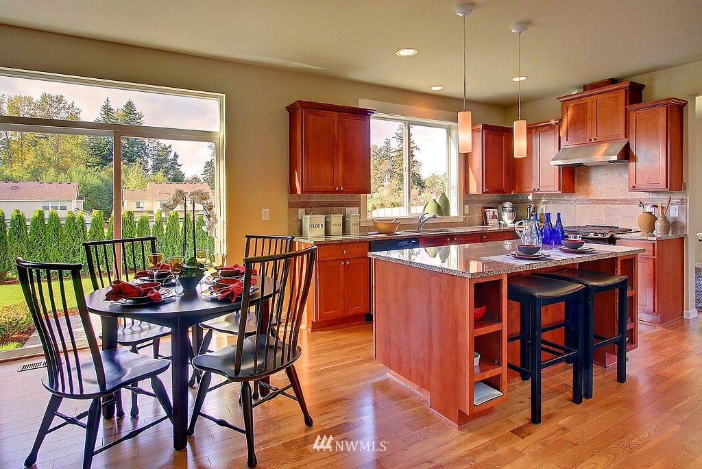 5832 Northeast 7th Place Renton, WA 98059 - Photo 5 of 14 Gallery Image 5