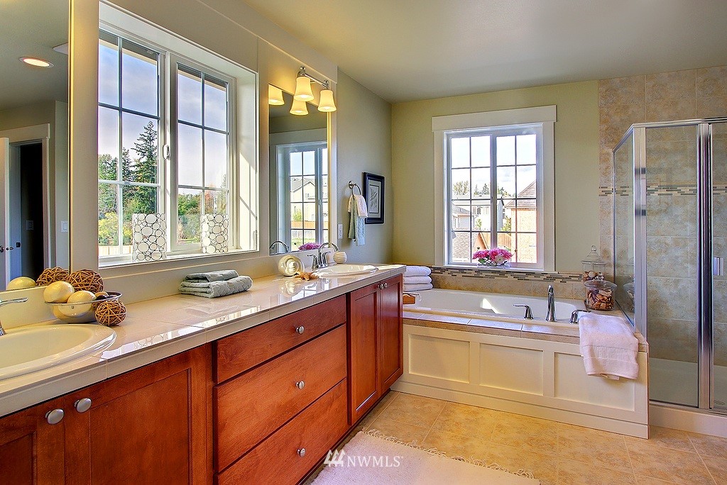 5832 Northeast 7th Place Renton, WA 98059 - Photo 9 of 14 Gallery Image 9