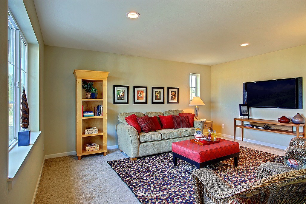 5832 Northeast 7th Place Renton, WA 98059 - Photo 10 of 14 Gallery Image 10