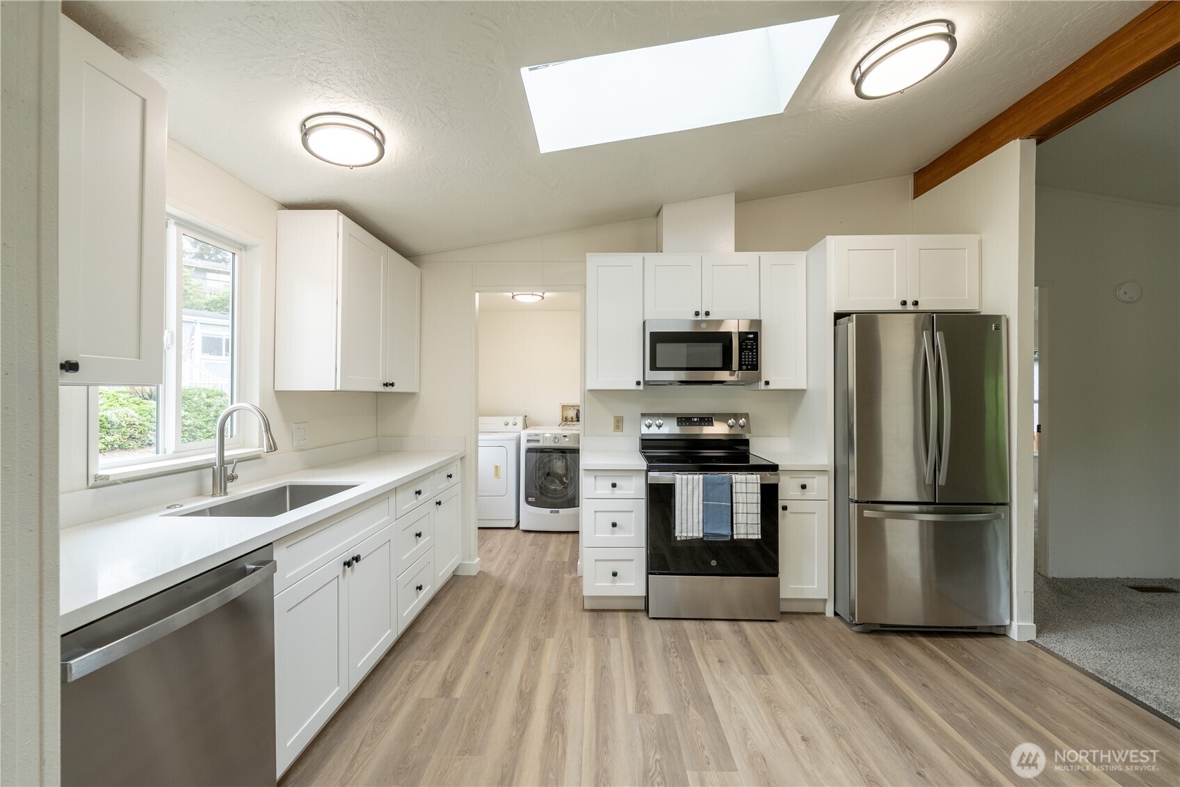 7701 Hardeson Road, Unit 52C Everett, WA 98203 - Photo 5 of 35