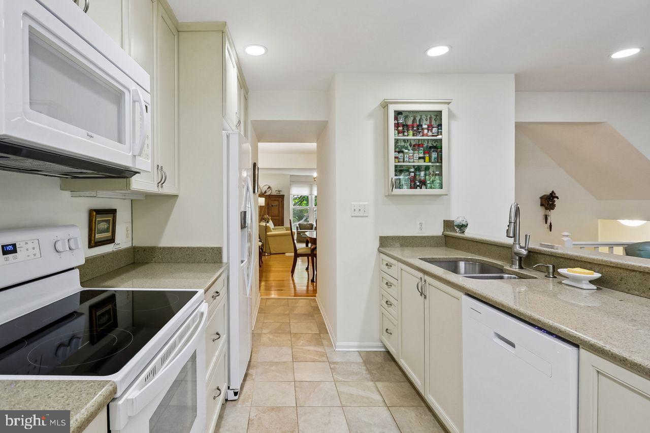 11333 Orchard Lane Reston, VA 20190 - Photo 14 of 41 Kitchen